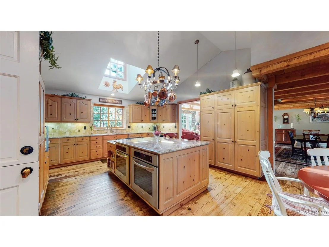 Photo of 424 Red Deer Rd