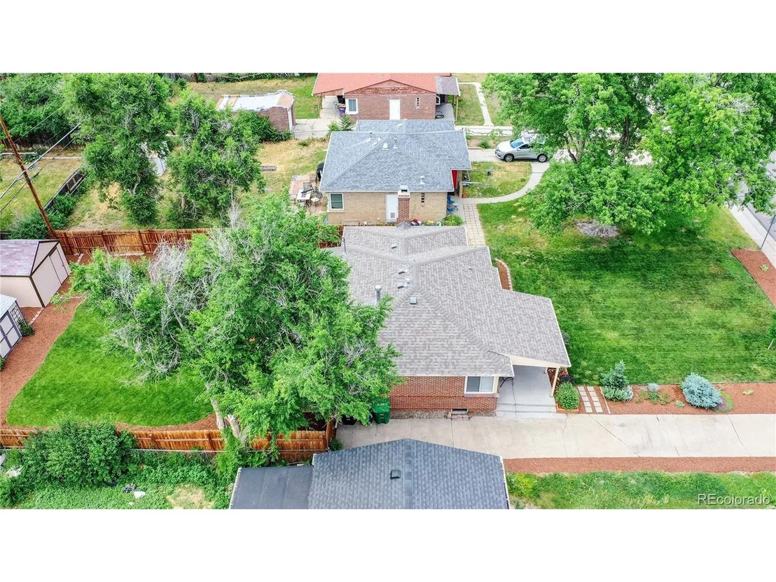 Photo of 2421 Oneida St
