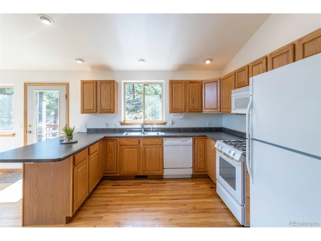 Photo of 1052 S Pine Dr