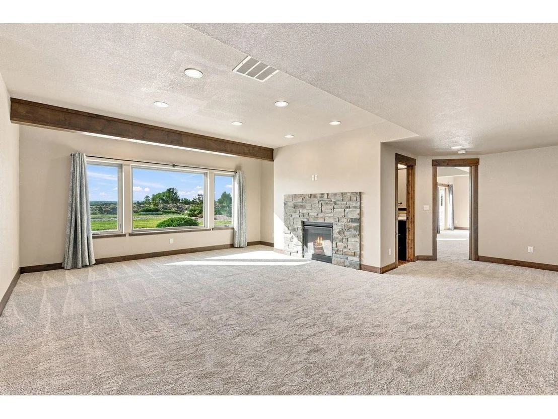 Photo of 39917 Hilltop Cir