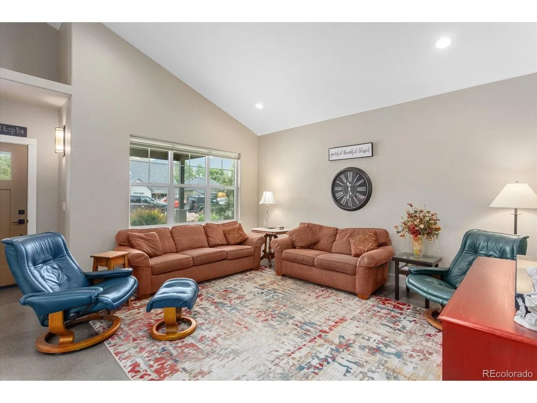 Photo of 539 W 2nd St