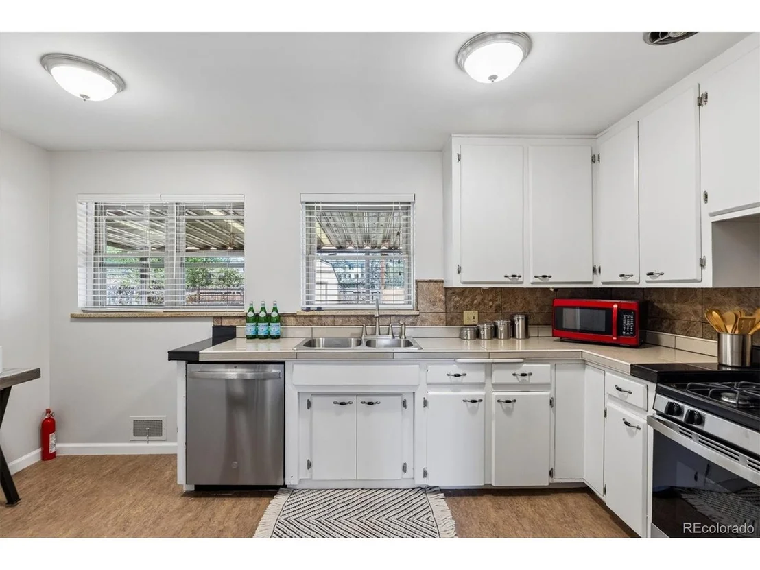 Photo of 5755 Dover St