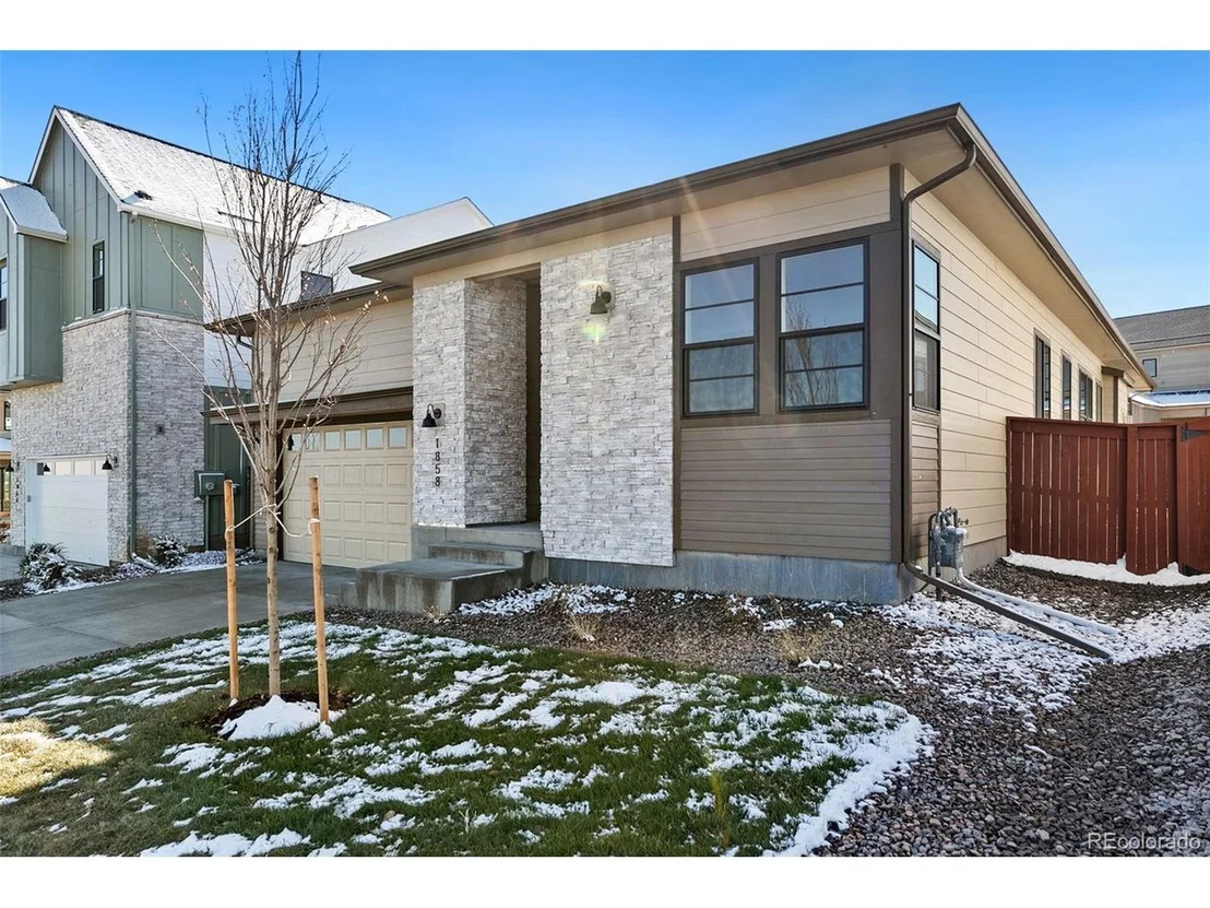 Photo of 1858 Vista Valley Dr