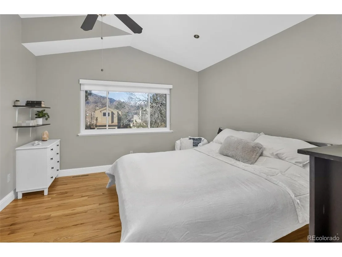 Photo of 72 Mineola Ct