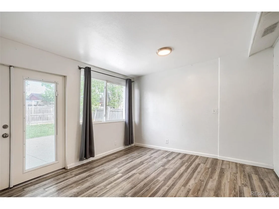 Photo of 5542 Sable St