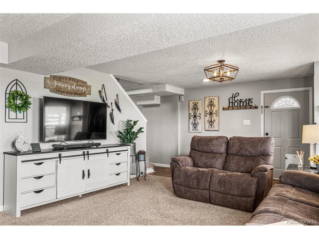 Photo of 940 Pinewicket Way
