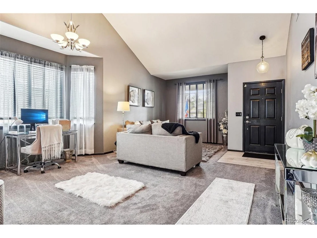 Photo of 10035 Crystal Cir