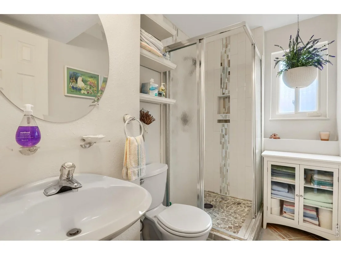 Photo of 409 E Saint Clair Ave