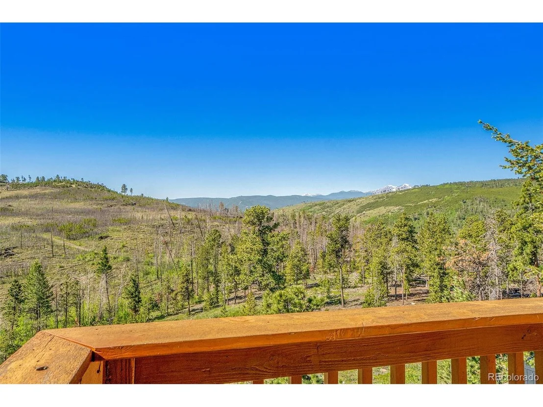 Photo of 1075 Meadows Dr