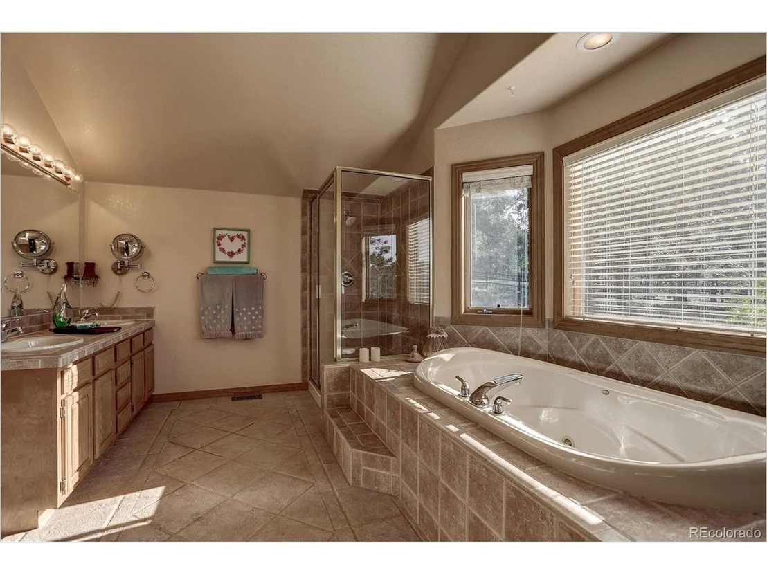 Photo of 109 Royal Ridge Dr