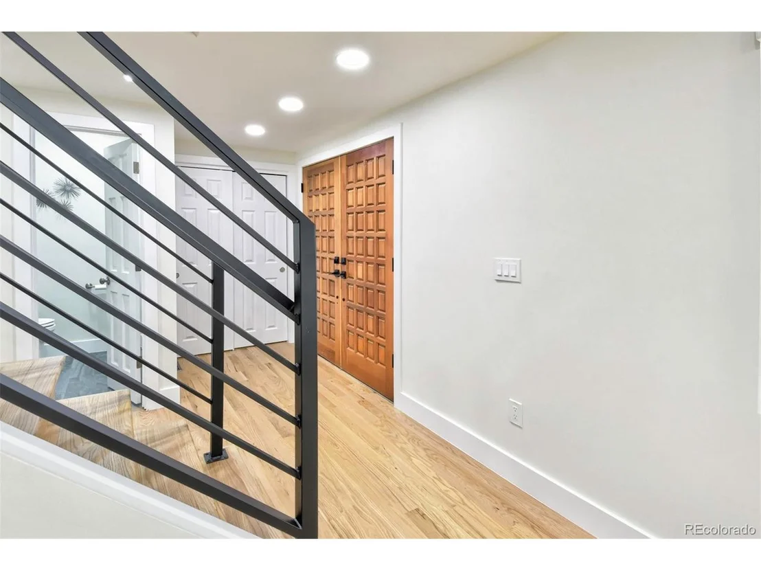 Photo of 6107 Old Brompton Rd
