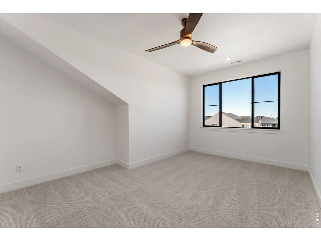 Photo of 832 Clydesdale Dr