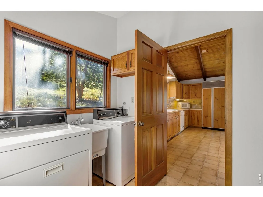 Photo of 1996 Uplands Cir