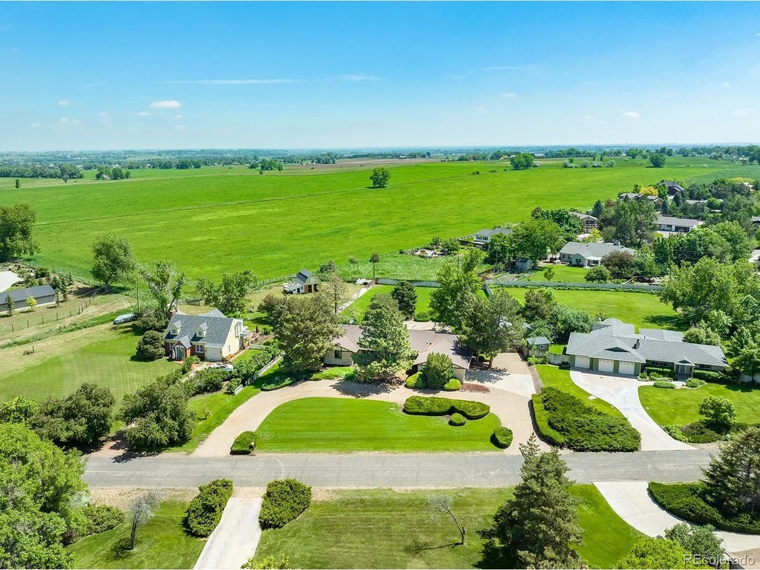 Photo of 2240 Champlain Dr