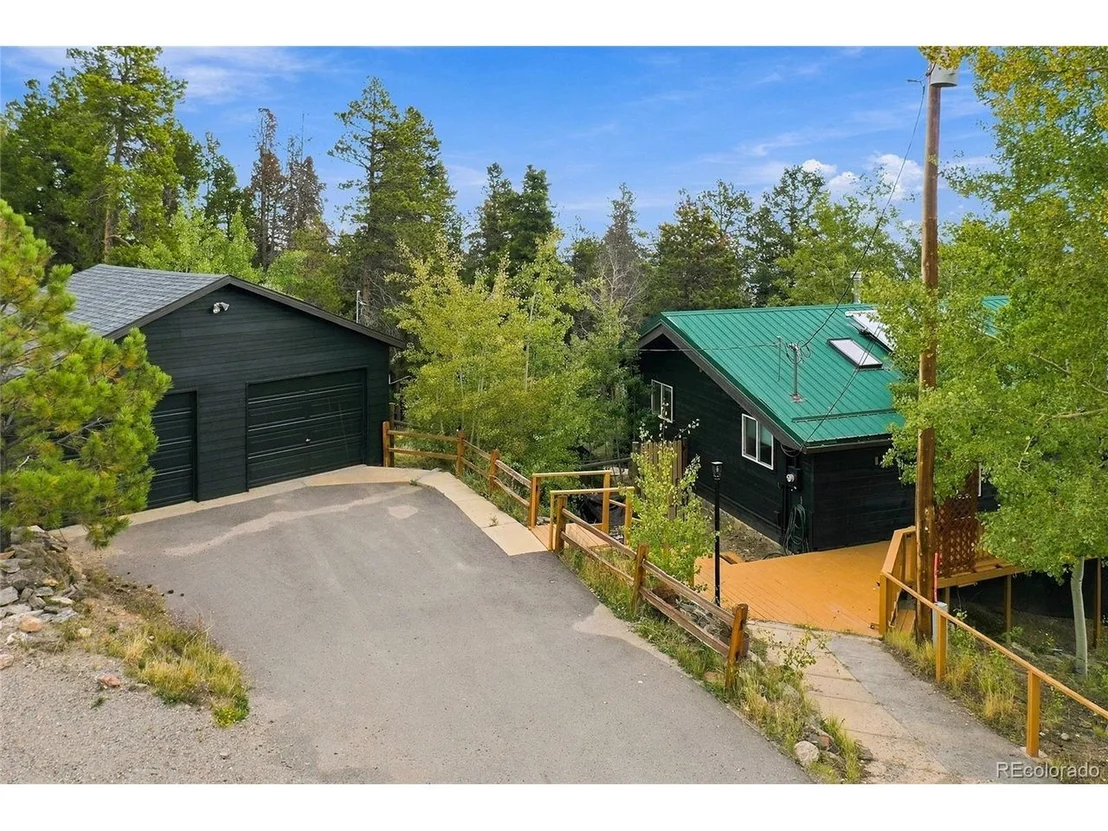 Photo of 889 Lodgepole Dr