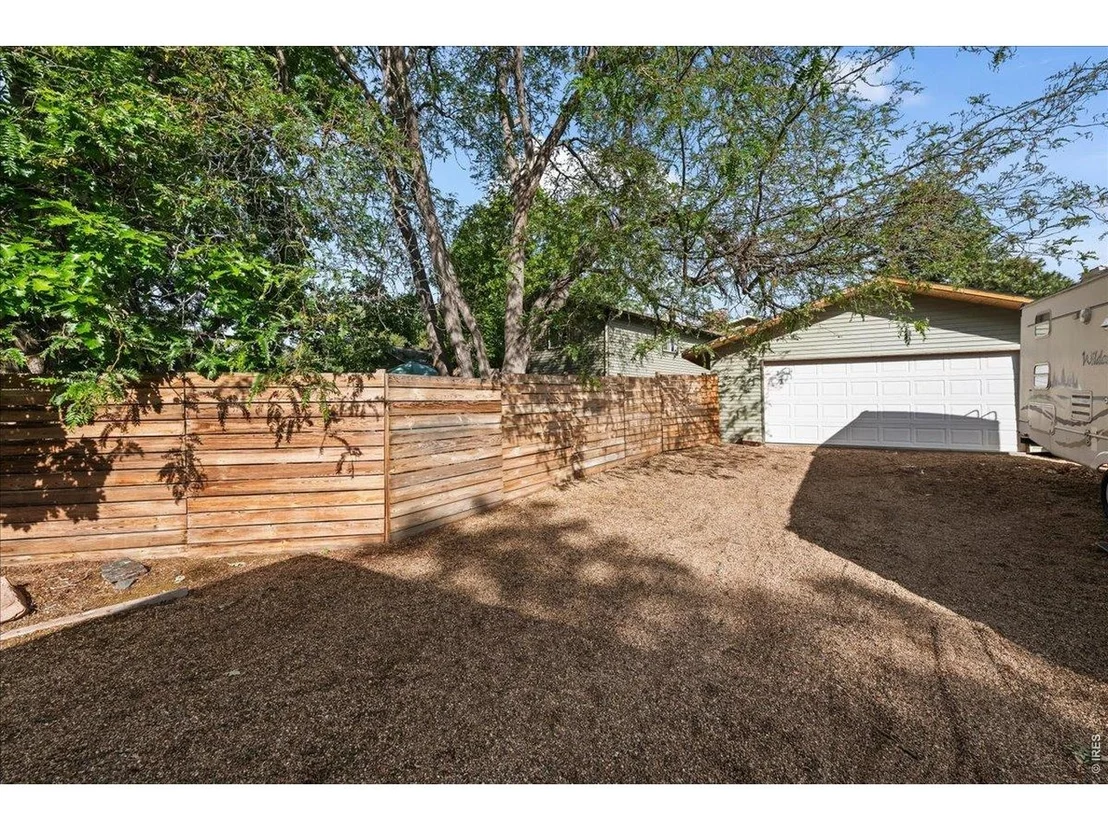 Photo of 1100 Atlas Cir S