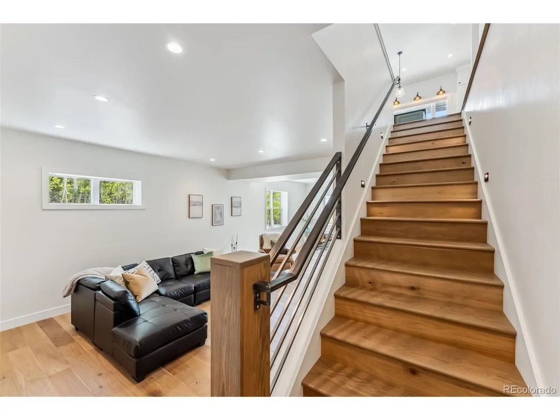 Photo of 372 Park View Dr