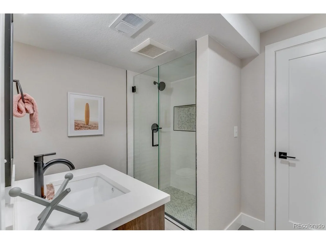 Photo of 2201 Juniper Ct