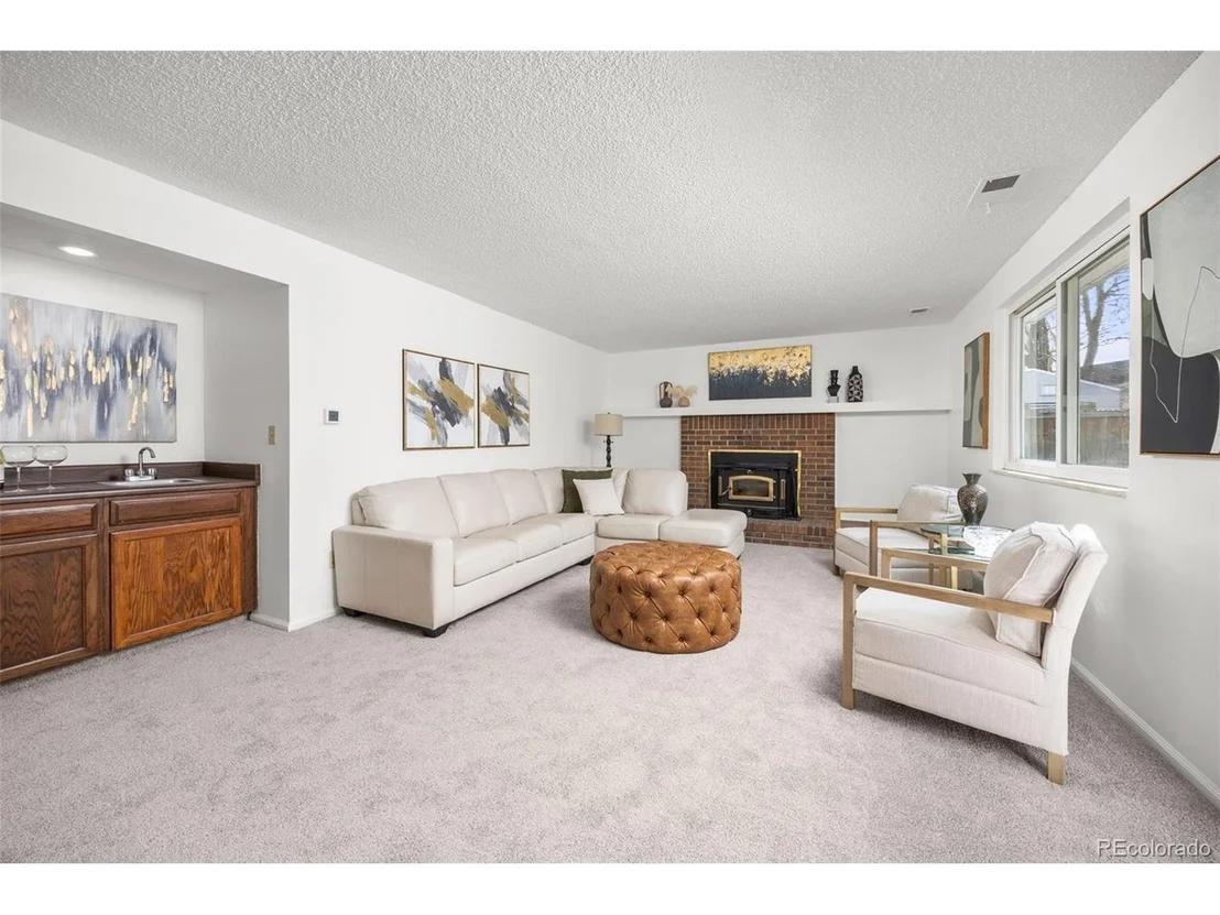 Photo of 8037 Iris Ct