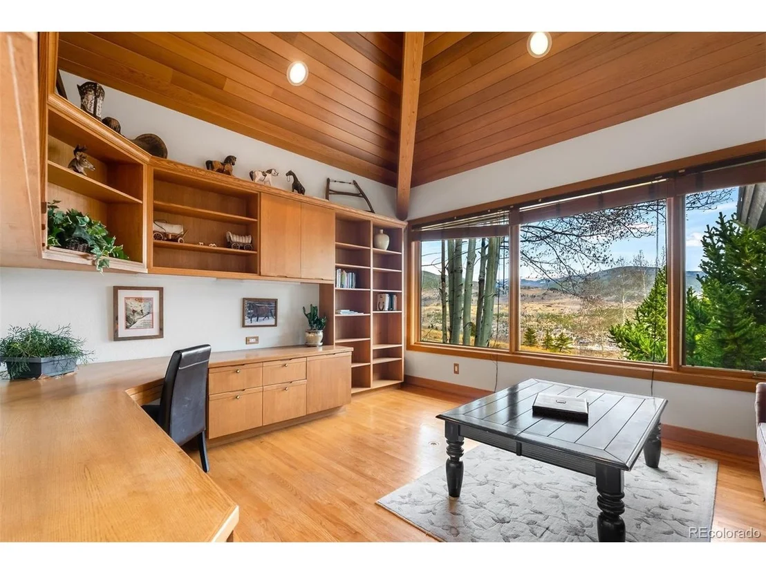 Photo of 348 Jade Rd