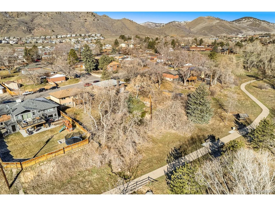 Photo of 217 Iowa Dr