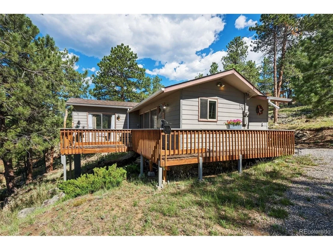 Photo of 221 Juniper Ln
