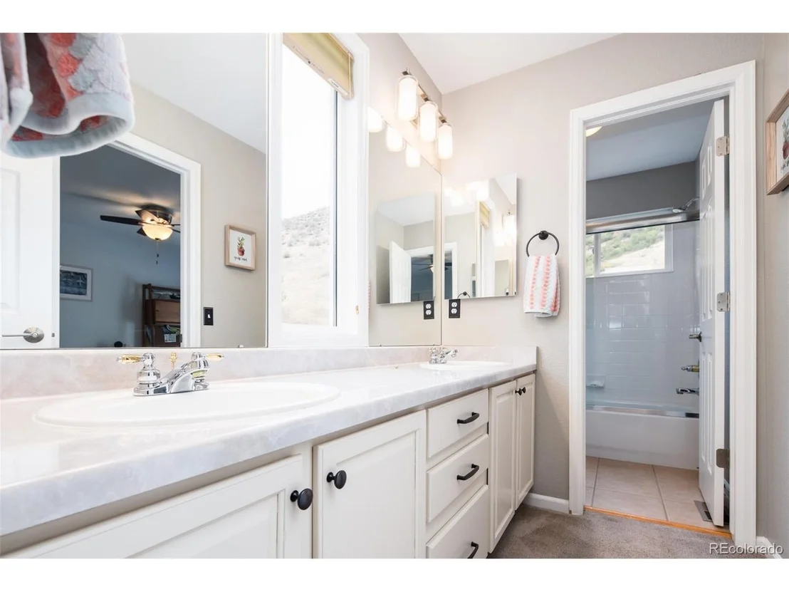 Photo of 444 Mesa View Way