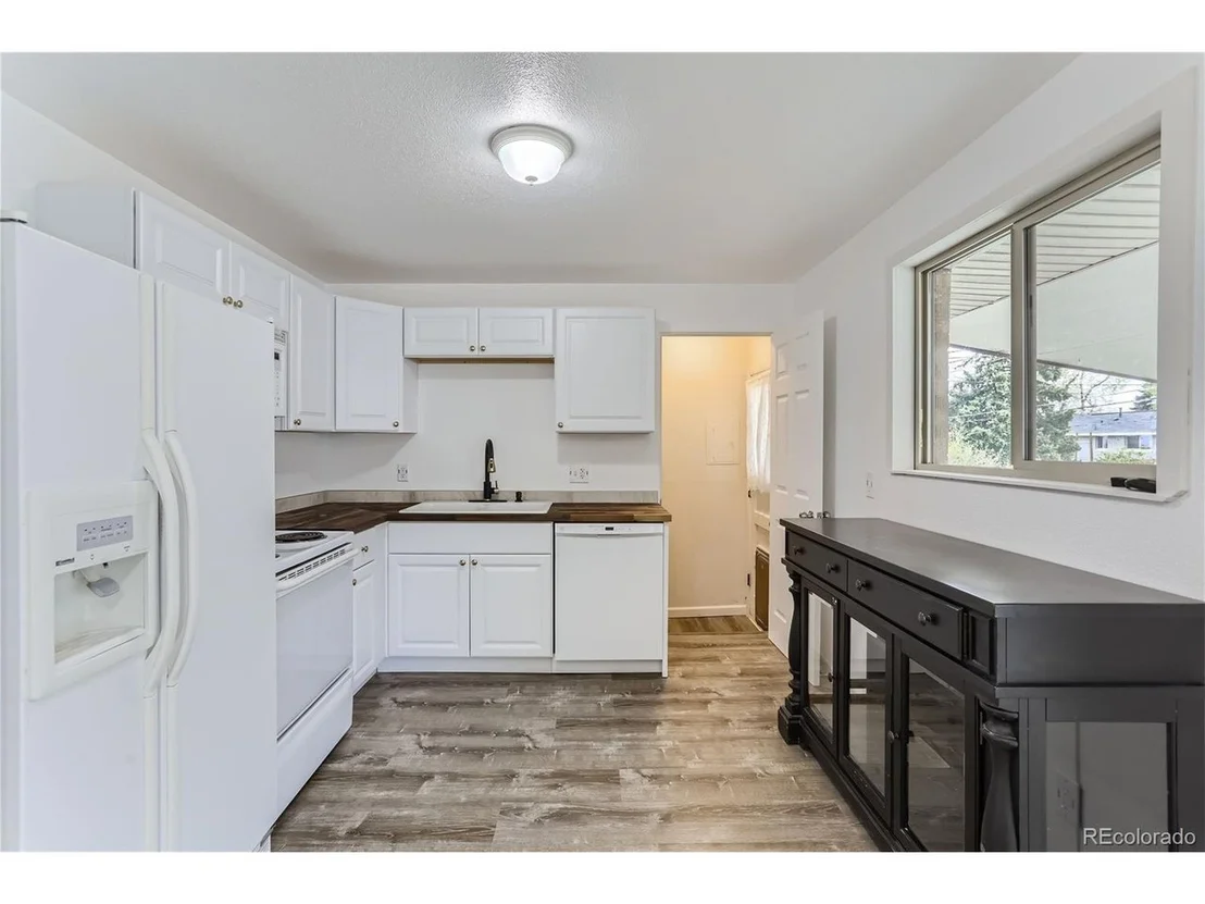 Photo of 48 W 81st Pl