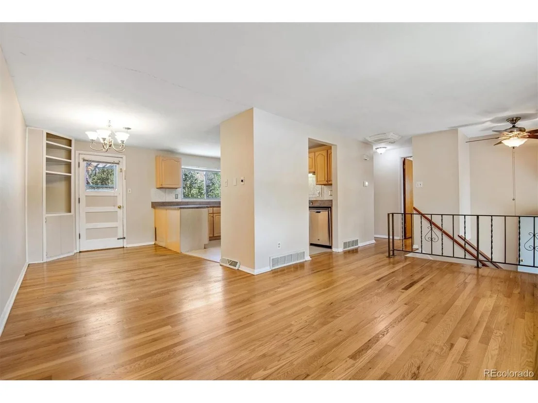 Photo of 9598 Lou Dr