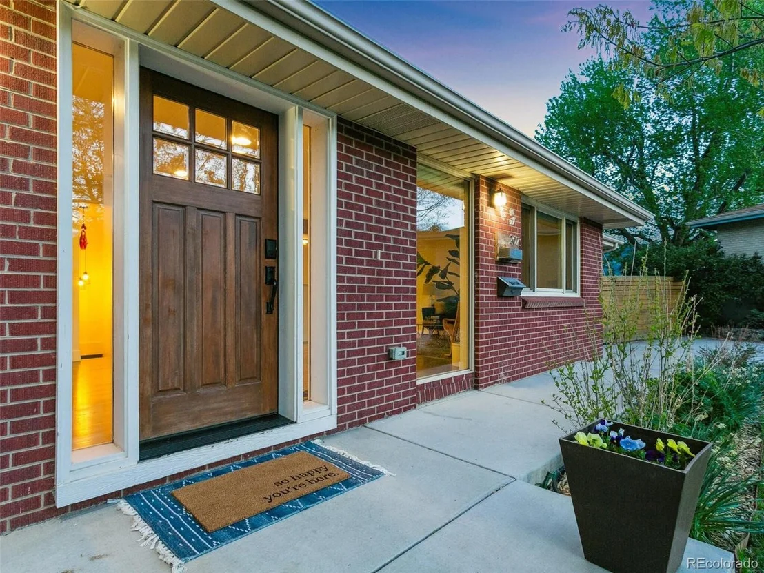 Photo of 207 Iowa Dr