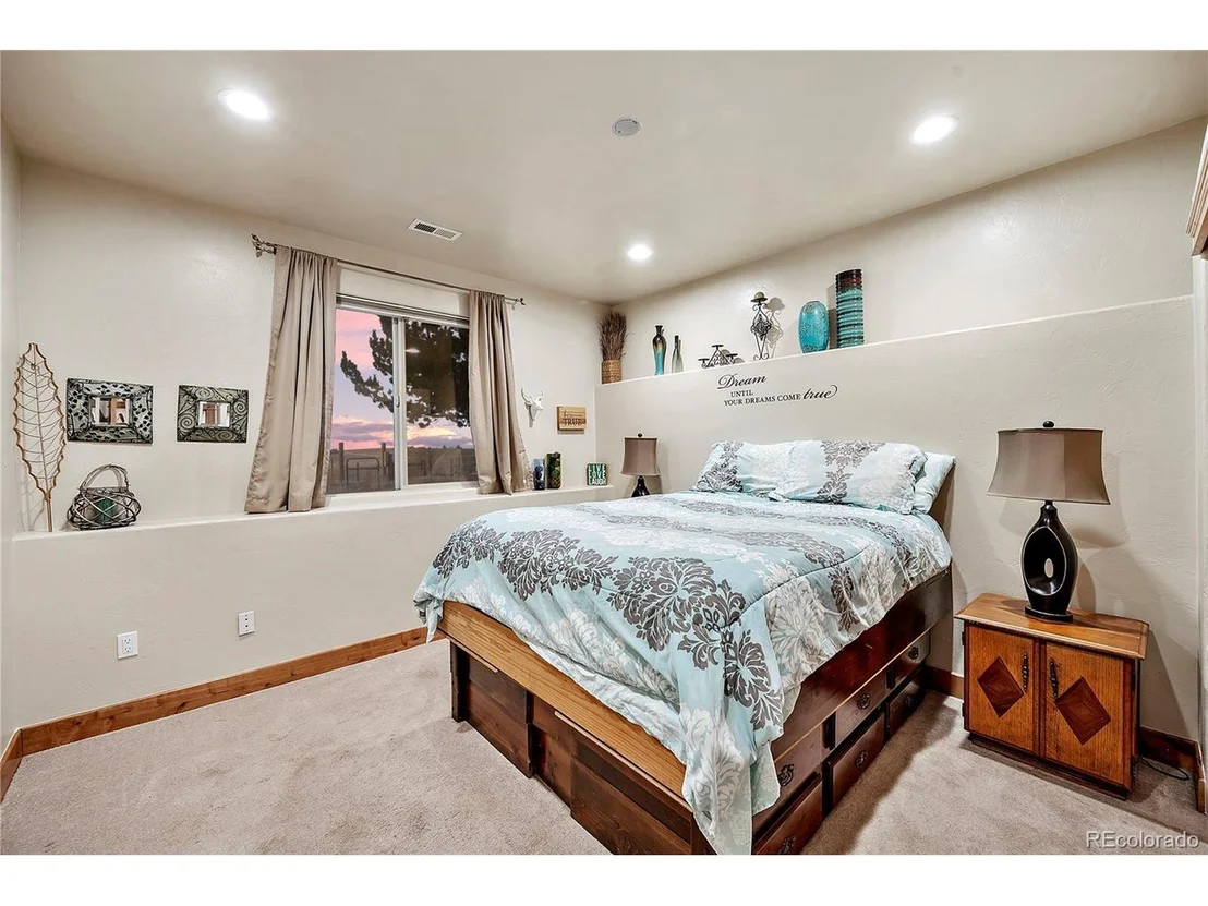 Photo of 855 Gregory Cir