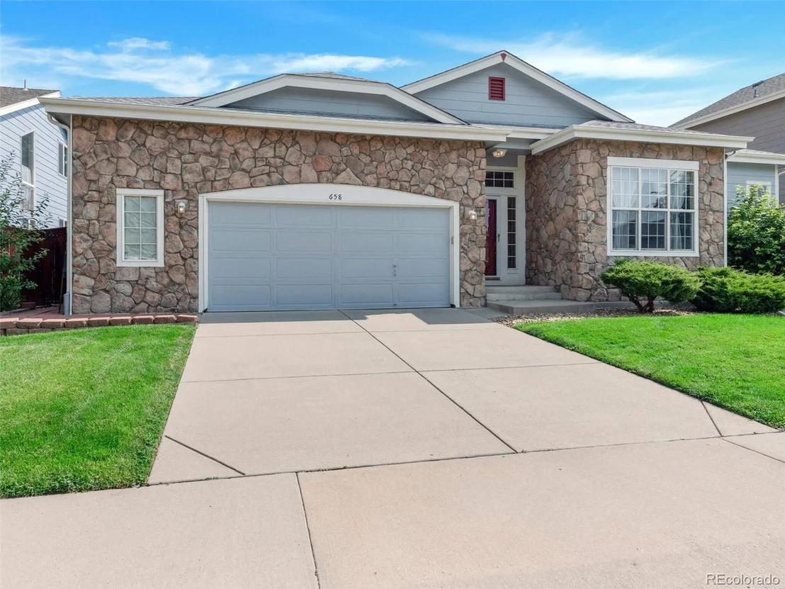 Photo of 658 Clarendon Dr