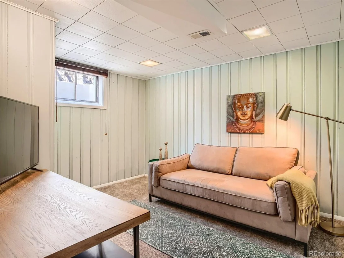 Photo of 6371 Iris Ct