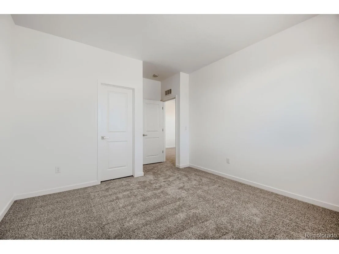 Photo of 46426 Heritage Ave