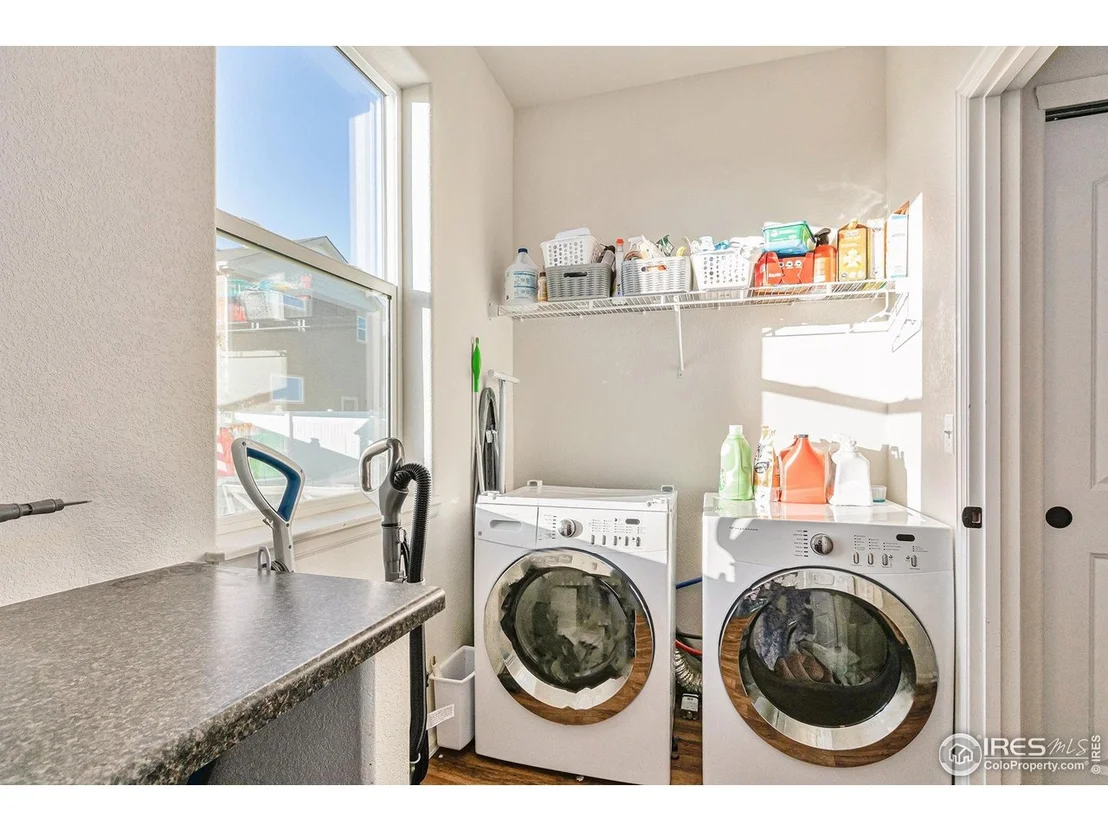Photo of 985 Axis Dr