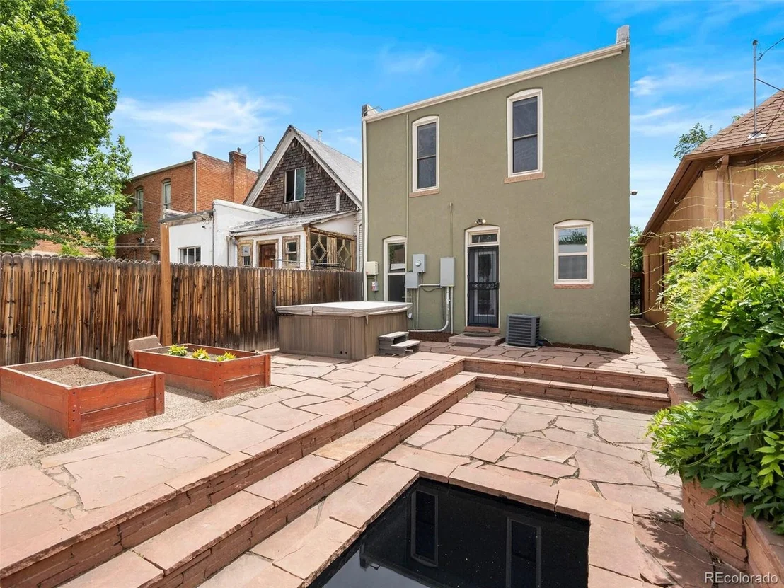 Photo of 2435 Tremont Pl