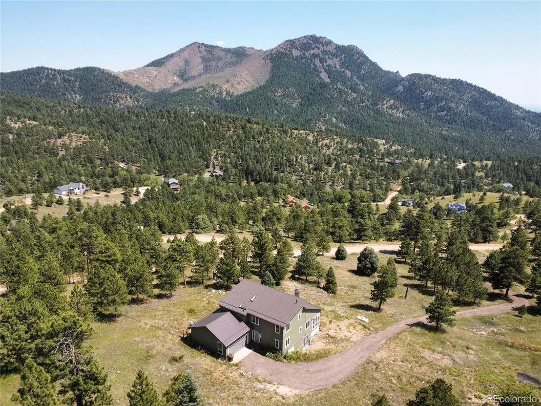 Photo of 395 Cougar Dr