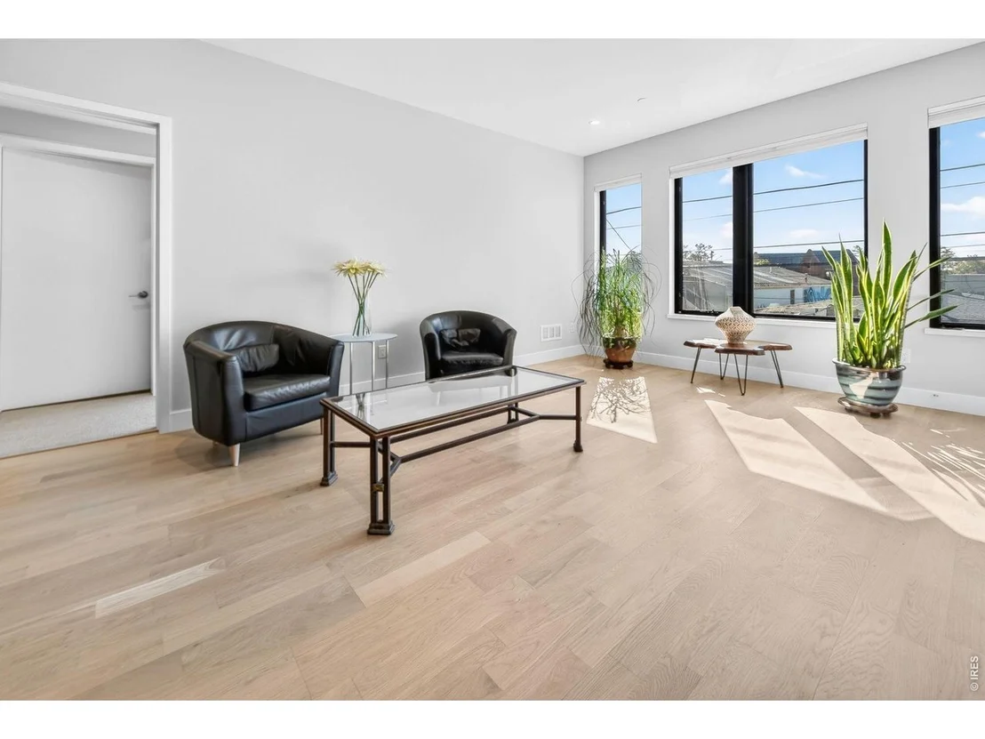 Photo of Unit 205 at 2718 Pine St