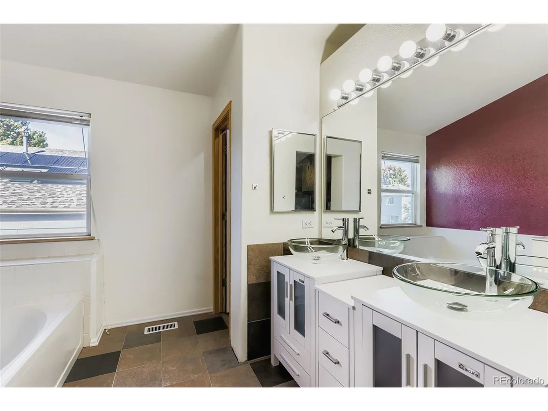 Photo of 6200 Sparrow Ave