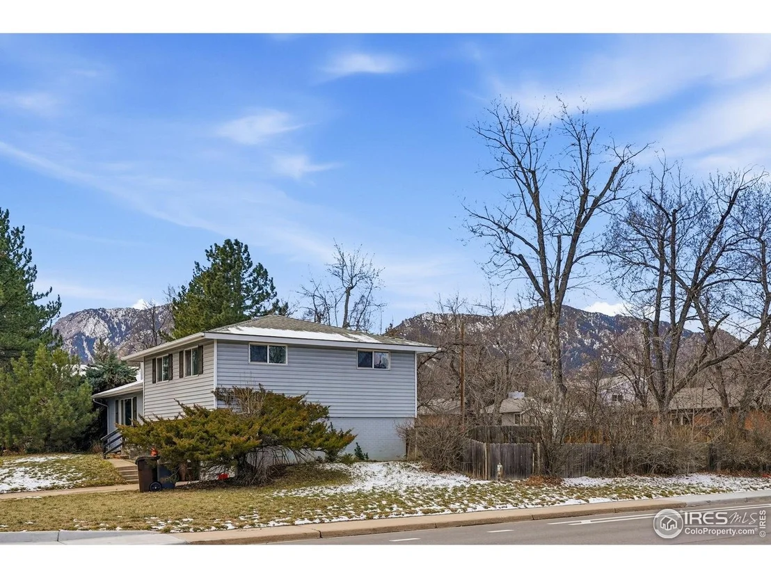 Photo of 4595 Moorhead Ave