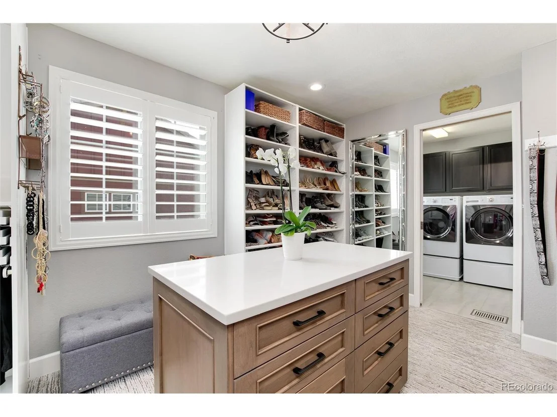 Photo of 650 Meadowleaf Ln