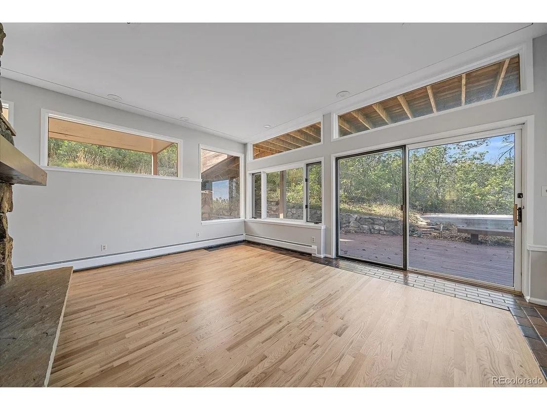 Photo of 560 Valley Rd