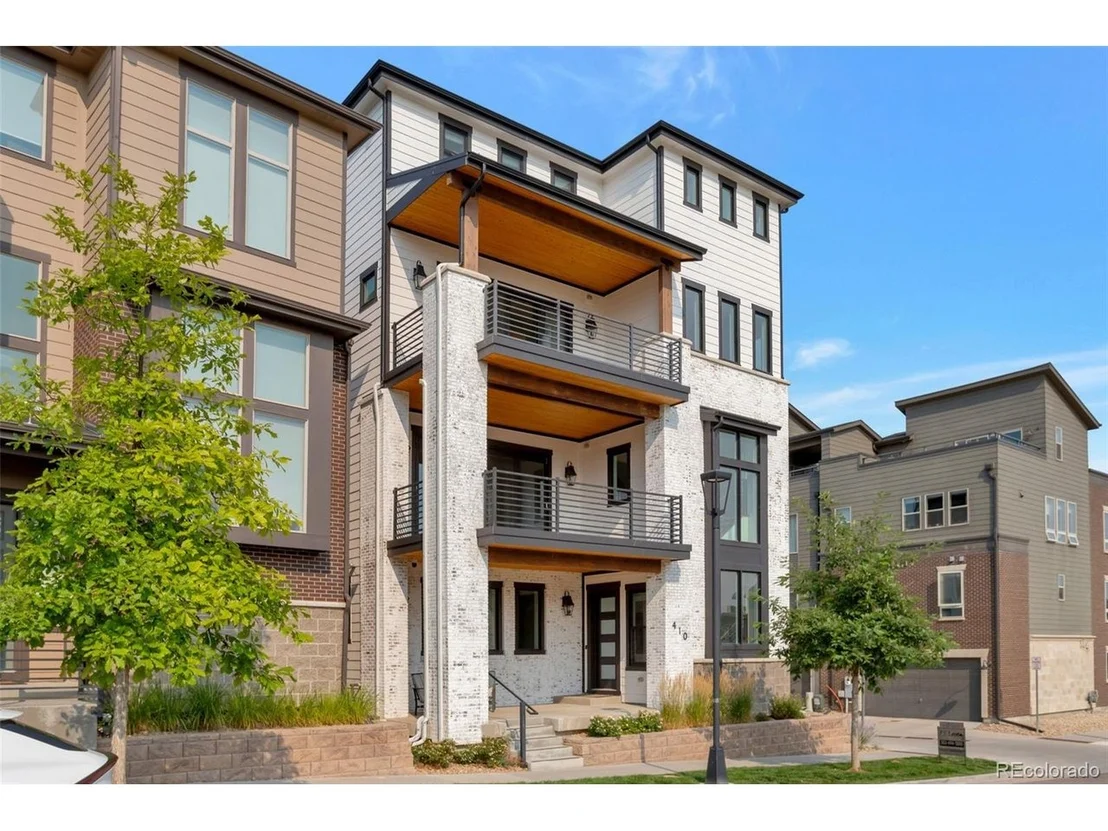 Photo of 410 Superior Dr