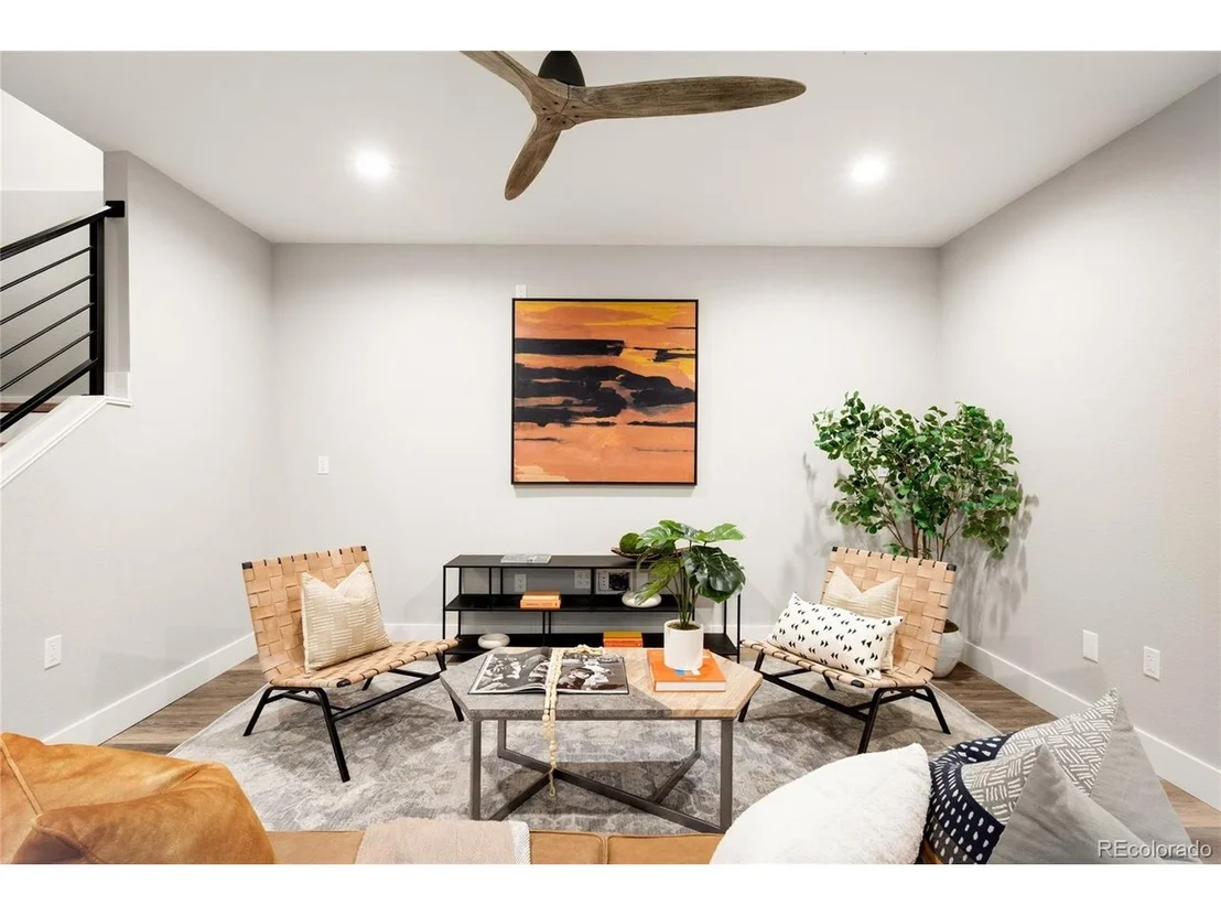 Photo of 6660 Warren Dr