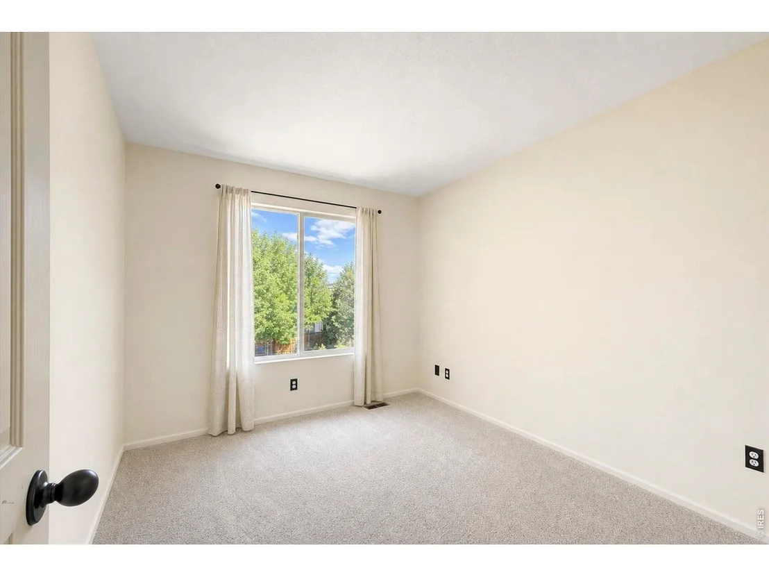 Photo of 1104 Fall River Cir