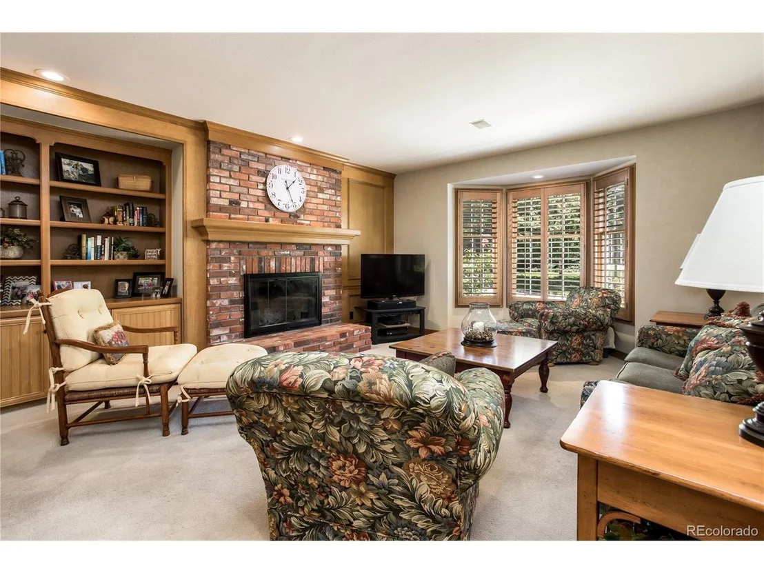 Photo of 7013 S Locust Cir