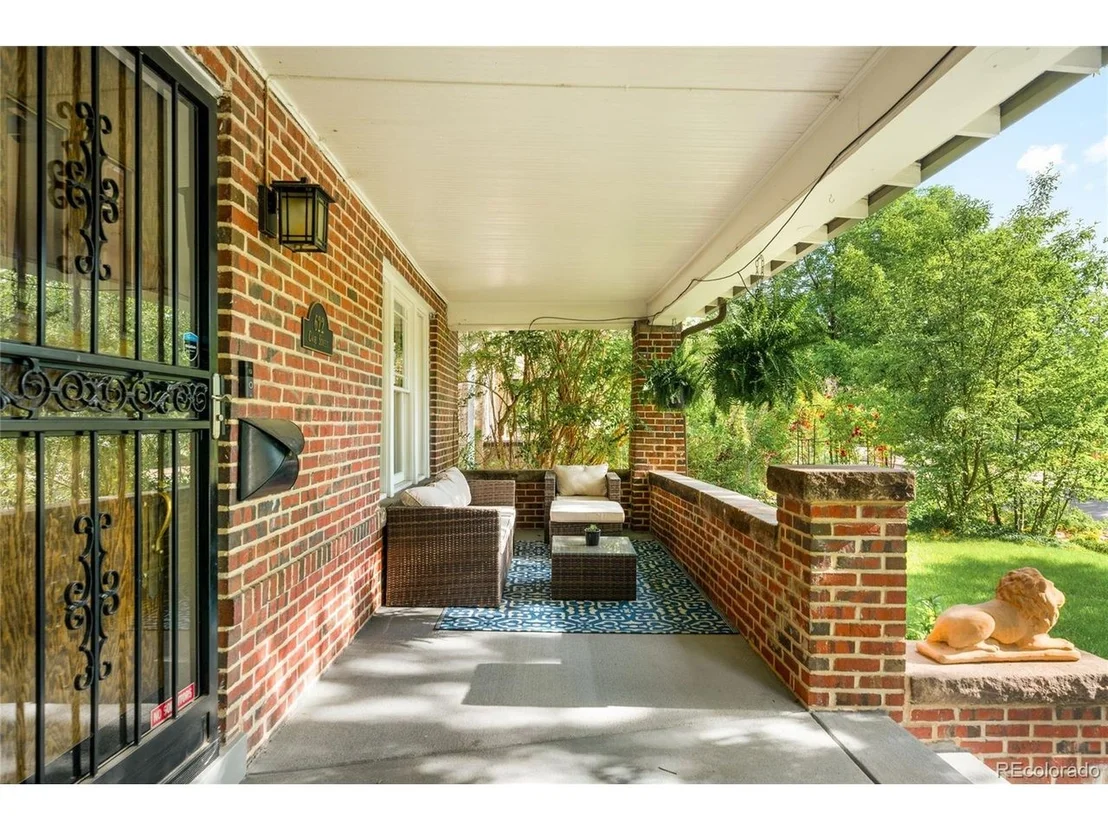 Photo of 622 Cook St