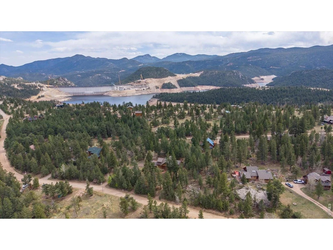 Photo of 733 Lakeshore Dr