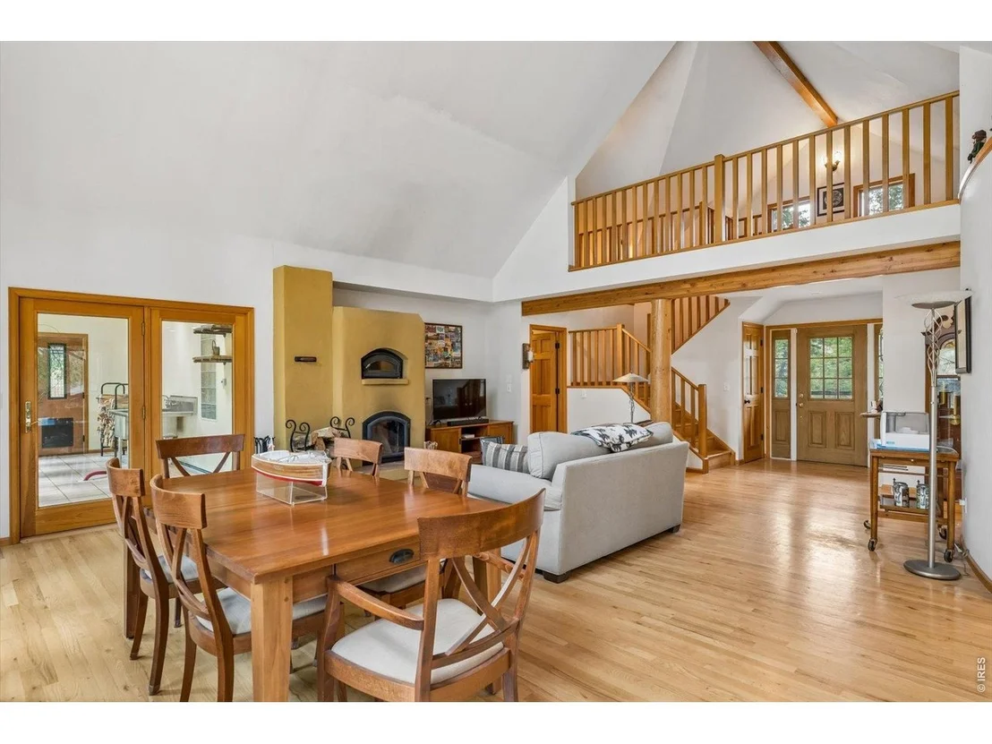 Photo of 733 Lakeshore Dr