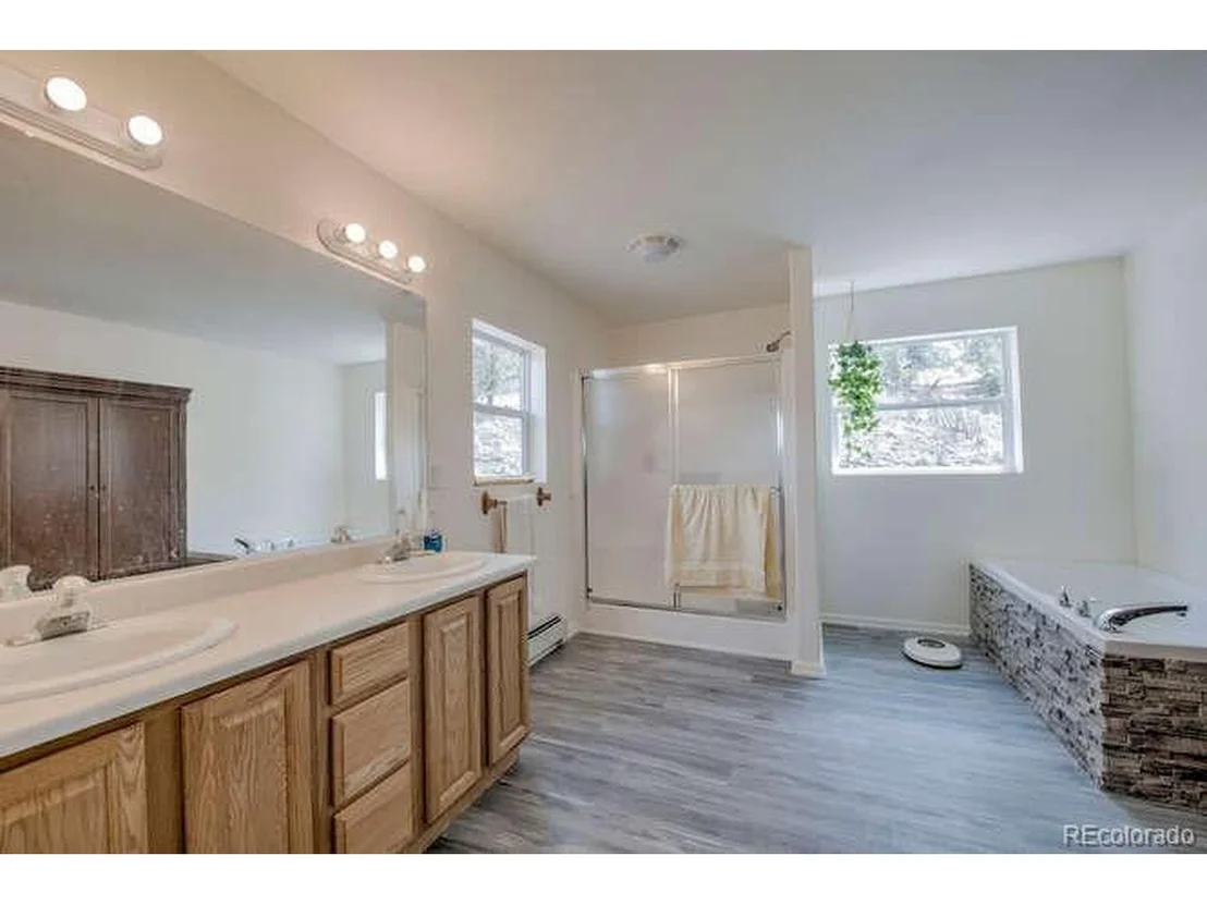 Photo of 370 Falcon Dr
